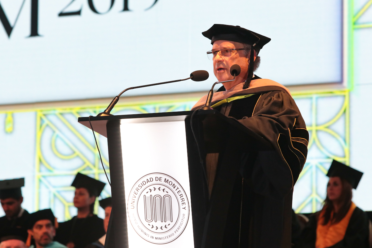 Rector Mario Páez González
