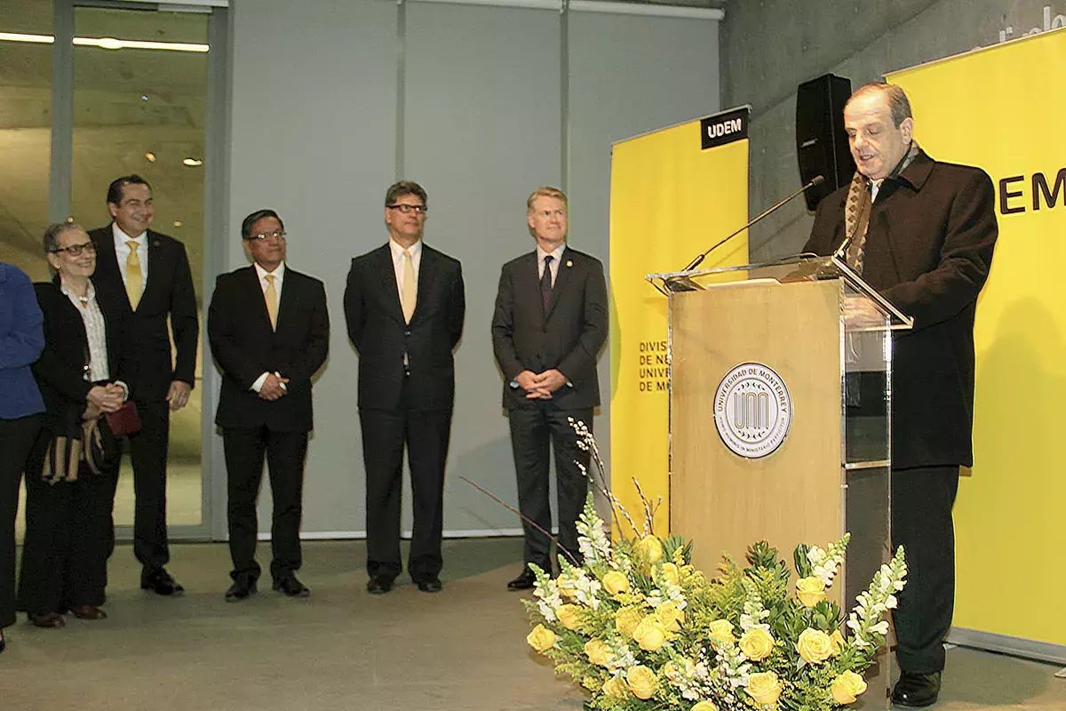 2018-negocios-recibe-udem-a-evaluadores-internacionales-para-su-escuela-de-negocios