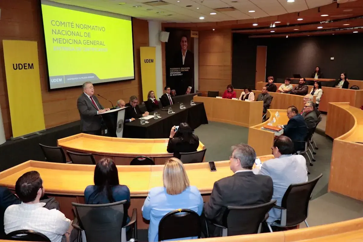 Certifican por primera vez a recién egresados de Medicina