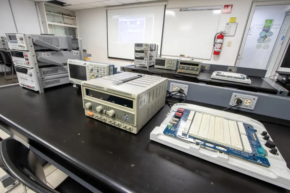 Electronics Laboratory UDEM