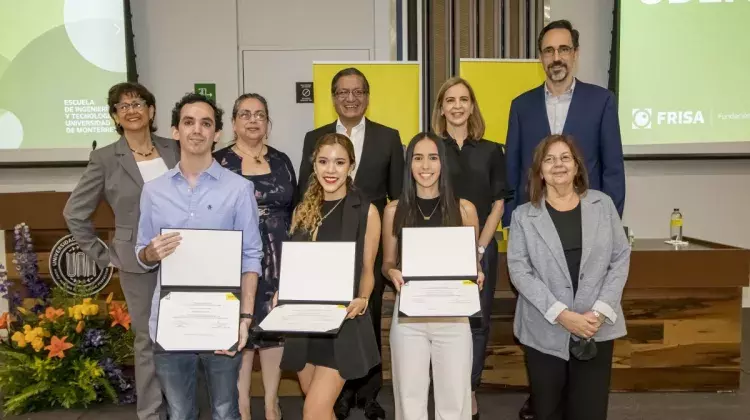 Logro de la Escuela de Ingeniería y Tecnologías de la UDEM