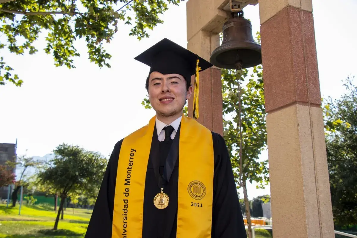 Summa Cum Laude Alejandro Canales