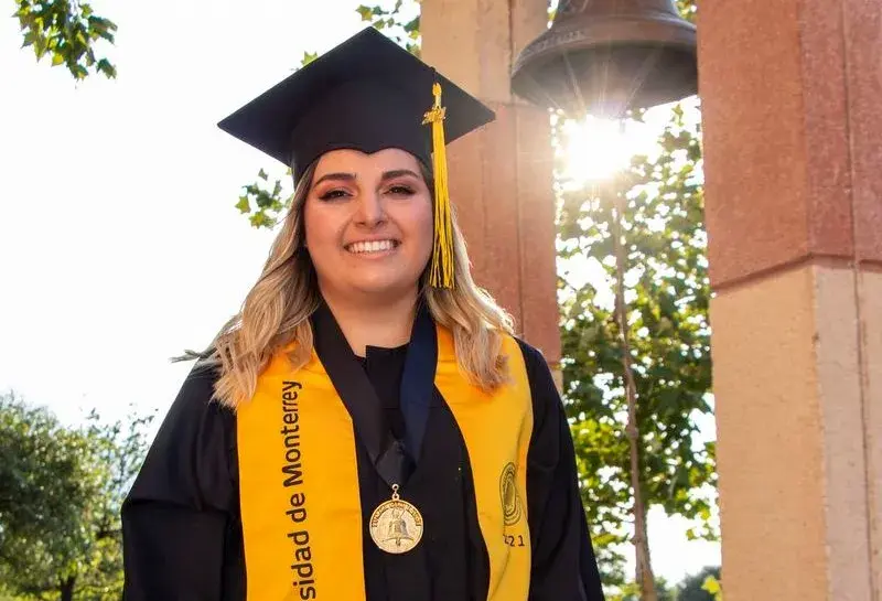 Summa Cum Laude Bárbara González